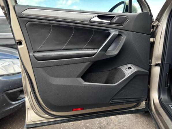 Volkswagen Tiguan II с пробегом 2019 года, цена 2 395 000 рублей, 176079 км, внедорожник, Автокод Объявления