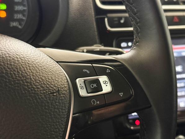 Volkswagen Polo V Рестайлинг с пробегом 2017 года, цена 1 185 000 рублей, 115245 км, седан, Автокод Объявления