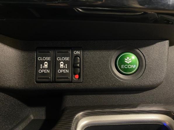 Honda Stepwgn V Рестайлинг с пробегом 2019 года, цена 2 575 000 рублей, 156620 км, минивэн, Автокод Объявления