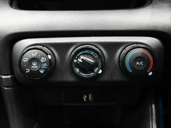 Toyota Yaris IV с пробегом 2021 года, цена 1 250 000 рублей, 94753 км, хэтчбек, Автокод Объявления