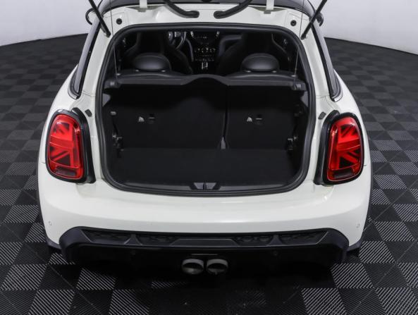 Mini Hatch III (F55/F56) Рестайлинг 2 с пробегом 2021 года, цена 3 778 000 рублей, 26100 км, хэтчбек, Автокод Объявления