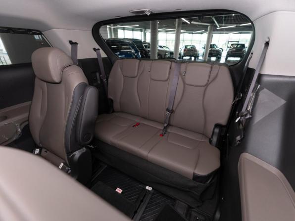 Kia Carnival IV Рестайлинг с пробегом 2025 года, цена 5 600 000 рублей, 9950 км, минивэн, Автокод Объявления