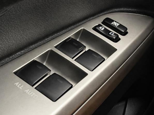 Toyota Land Cruiser 200 Series Рестайлинг 1 с пробегом 2012 года, цена 3 300 000 рублей, 213531 км, внедорожник, Автокод Объявления