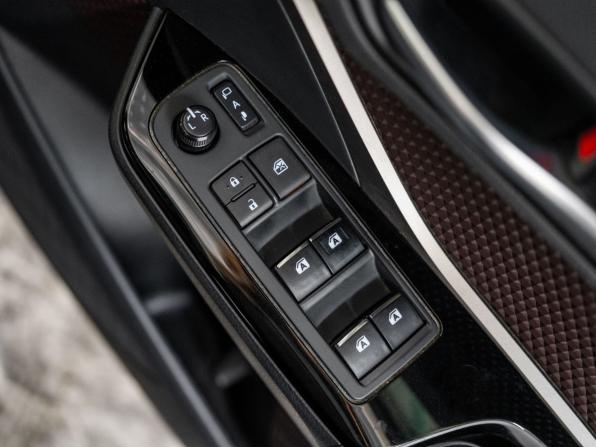Toyota C-HR I с пробегом 2019 года, цена 1 650 000 рублей, 96904 км, внедорожник, Автокод Объявления