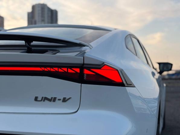 Changan UNI-V I с пробегом 2023 года, цена 2 095 000 рублей, 66000 км, лифтбек, Автокод Объявления