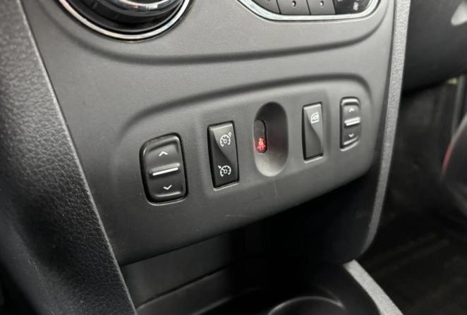 Renault Sandero II с пробегом 2015 года, цена 895 000 рублей, 83054 км, хэтчбек, Автокод Объявления