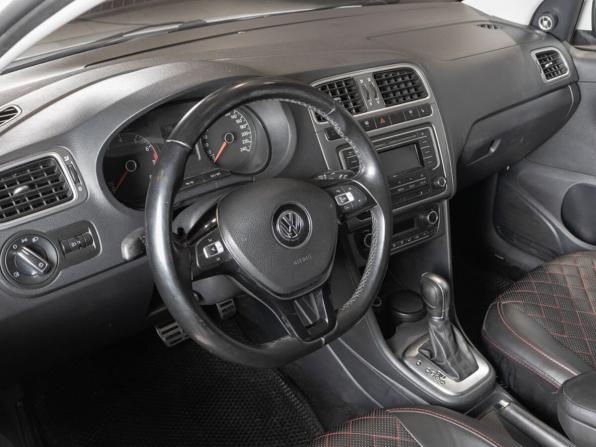 Volkswagen Polo V Рестайлинг с пробегом 2017 года, цена 840 000 рублей, 170000 км, седан, Автокод Объявления