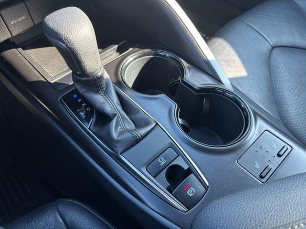 Toyota Camry VIII (XV70) Рестайлинг с пробегом 2021 года, цена 2 830 000 рублей, 142381 км, седан, Автокод Объявления