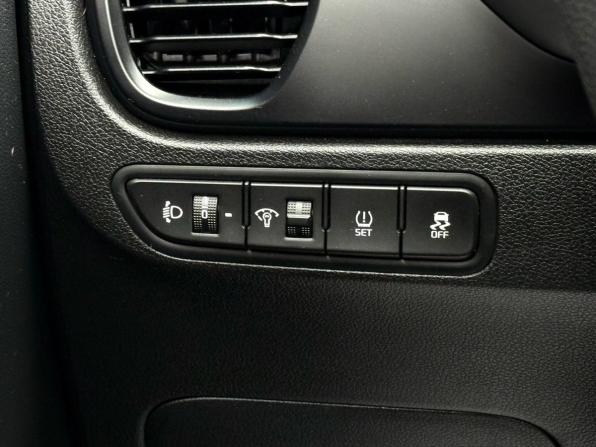 Kia Rio IV Рестайлинг с пробегом 2021 года, цена 1 549 000 рублей, 81826 км, седан, Автокод Объявления