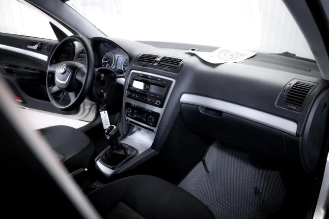 Skoda Octavia II (A5) Рестайлинг с пробегом 2013 года, цена 749 000 рублей, 273000 км, лифтбек, Автокод Объявления