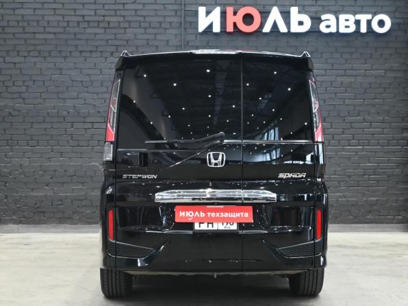 Honda Stepwgn V Рестайлинг с пробегом 2018 года, цена 2 150 000 рублей, 104900 км, минивэн, Автокод Объявления