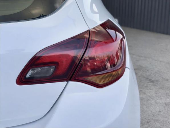 Opel Astra J с пробегом 2011 года, цена 507 000 рублей, 183102 км, хэтчбек, Автокод Объявления