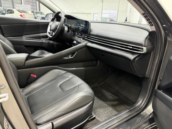 Hyundai Elantra VII (CN7) Рестайлинг с пробегом 2023 года, цена 1 999 000 рублей, 47010 км, седан, Автокод Объявления
