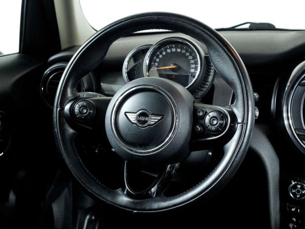 Mini Hatch III (F55/F56) с пробегом 2016 года, цена 1 468 000 рублей, 85786 км, хэтчбек, Автокод Объявления