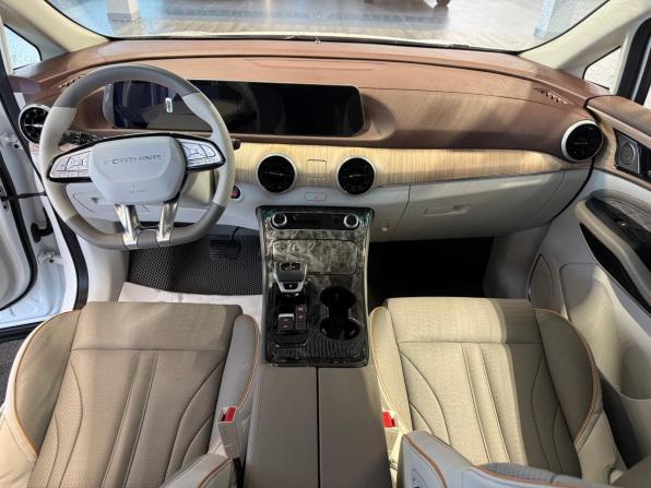 Forthing Yacht с пробегом 2023 года, цена 1 995 000 рублей, 87721 км, минивэн, Автокод Объявления