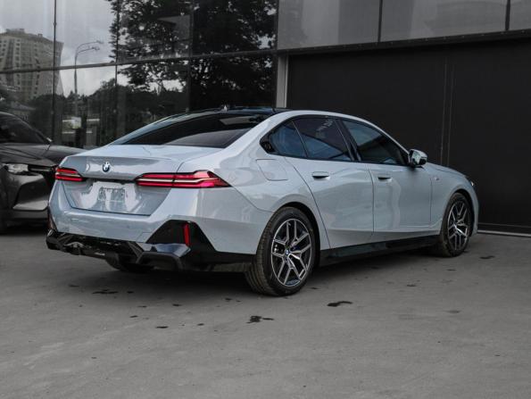 BMW 5 серии VIII (G60/G61/G68) с пробегом 2024 года, цена 6 650 000 рублей, 18349 км, седан, Автокод Объявления