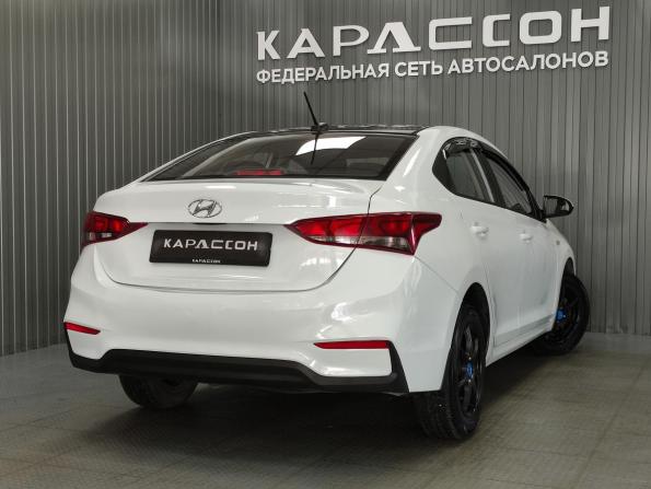 Hyundai Solaris II с пробегом 2017 года, цена 997 000 рублей, 90729 км, седан, Автокод Объявления
