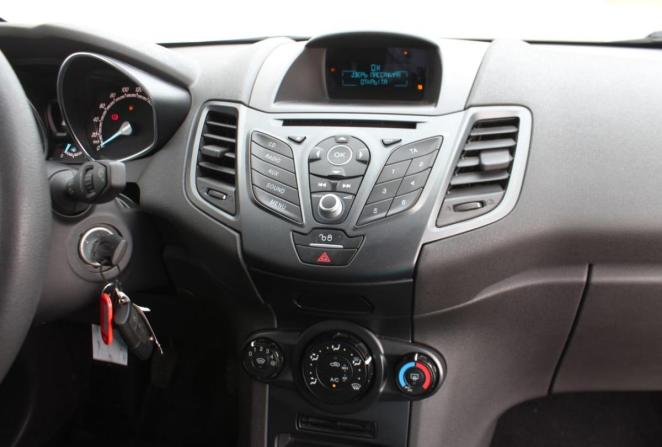 Ford Fiesta Mk6 Рестайлинг с пробегом 2017 года, цена 885 000 рублей, 75999 км, хэтчбек, Автокод Объявления