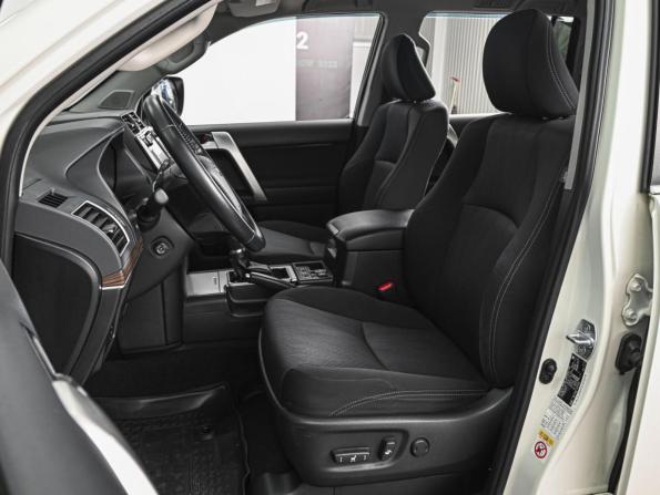 Toyota Land Cruiser Prado 150 Series Рестайлинг 2 с пробегом 2019 года, цена 6 869 000 рублей, 46561 км, внедорожник, Автокод Объявления