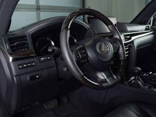 Lexus LX III Рестайлинг 2 с пробегом 2018 года, цена 8 329 995 рублей, 306659 км, внедорожник, Автокод Объявления