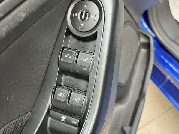 Ford Fiesta Mk6 Рестайлинг с пробегом 2015 года, цена 650 000 рублей, 175423 км, седан, Автокод Объявления