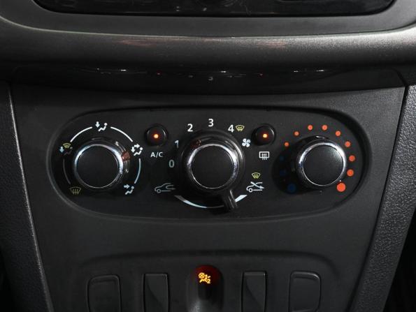 Renault Logan II Рестайлинг с пробегом 2019 года, цена 579 000 рублей, 152010 км, седан, Автокод Объявления