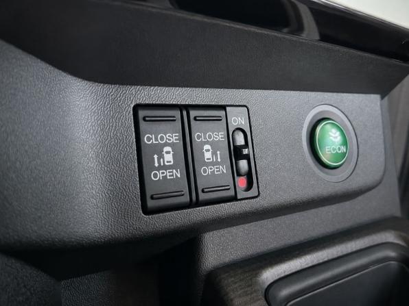 Honda Stepwgn V с пробегом 2015 года, цена 1 829 000 рублей, 253999 км, минивэн, Автокод Объявления