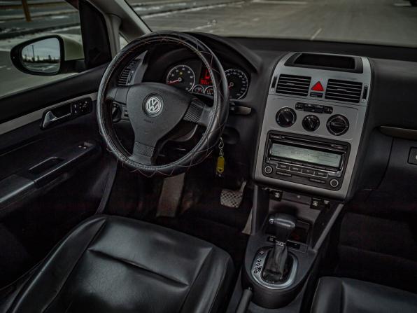 Volkswagen Touran I Рестайлинг с пробегом 2010 года, цена 579 000 рублей, 305666 км, компактвэн, Автокод Объявления