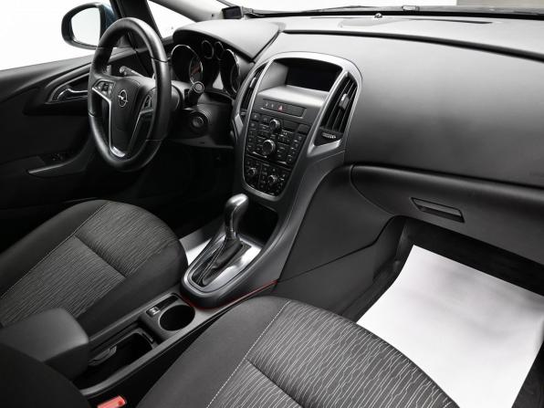 Opel Astra J Рестайлинг с пробегом 2013 года, цена 1 245 000 рублей, 48726 км, седан, Автокод Объявления