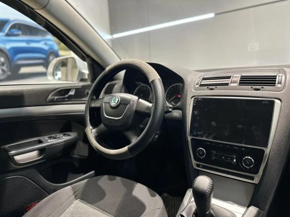 Skoda Octavia II (A5) Рестайлинг с пробегом 2012 года, цена 739 000 рублей, 215000 км, лифтбек, Автокод Объявления