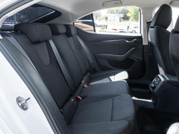 Skoda Octavia IV (A8) с пробегом 2021 года, цена 2 221 400 рублей, 89177 км, лифтбек, Автокод Объявления