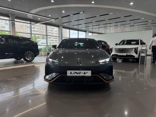 Новый Changan UNI-V I Рестайлинг 2 2026 года, цена 3 501 187 рублей, лифтбек, Автокод Объявления