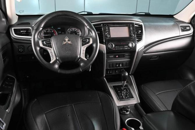 Mitsubishi L200 V Рестайлинг с пробегом 2020 года, цена 3 280 000 рублей, 116421 км, offers.body_type.unknown, Автокод Объявления