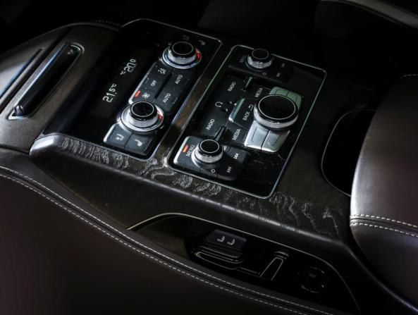 Audi A8 III (D4) Рестайлинг с пробегом 2016 года, цена 2 490 000 рублей, 196061 км, седан, Автокод Объявления