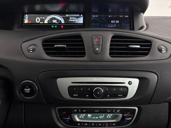 Renault Scenic III Рестайлинг 2 с пробегом 2016 года, цена 1 099 000 рублей, 242001 км, минивэн, Автокод Объявления