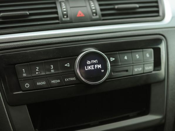Skoda Rapid I с пробегом 2016 года, цена 1 049 000 рублей, 93757 км, лифтбек, Автокод Объявления