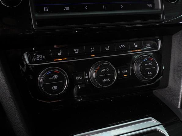 Volkswagen Passat B8 с пробегом 2017 года, цена 1 479 000 рублей, 307828 км, седан, Автокод Объявления