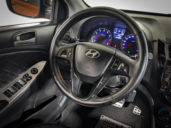 Hyundai Solaris I Рестайлинг с пробегом 2015 года, цена 1 094 900 рублей, 190000 км, седан, Автокод Объявления