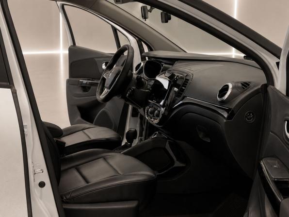 Renault Kaptur I Рестайлинг с пробегом 2021 года, цена 1 645 000 рублей, 48890 км, внедорожник, Автокод Объявления