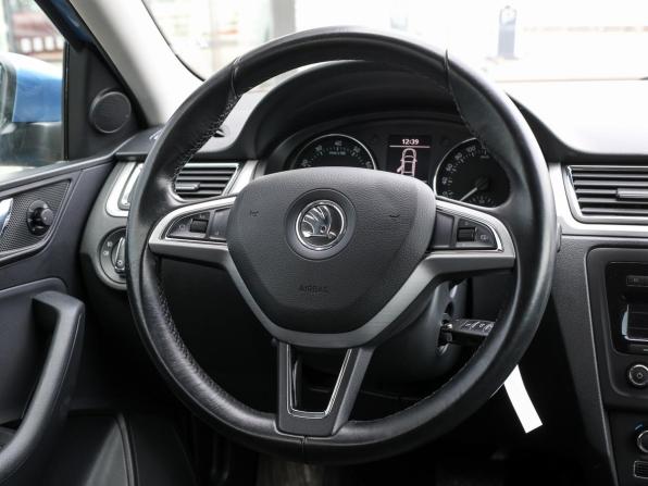 Skoda Rapid I с пробегом 2015 года, цена 1 149 000 рублей, 78701 км, лифтбек, Автокод Объявления