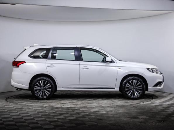 Mitsubishi Outlander III Рестайлинг 3 с пробегом 2022 года, цена 2 649 000 рублей, 4547 км, внедорожник, Автокод Объявления