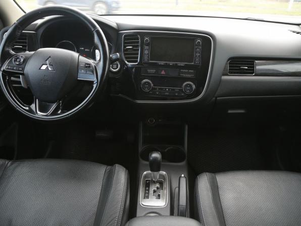 Mitsubishi Outlander III Рестайлинг 2 с пробегом 2015 года, цена 1 853 000 рублей, 192800 км, внедорожник, Автокод Объявления