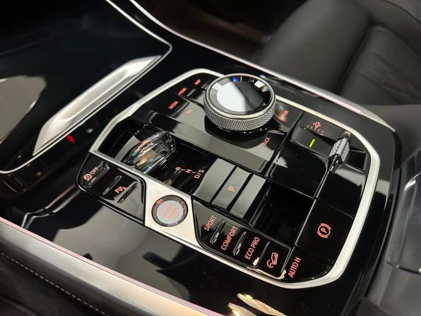 BMW X7 I (G07) Рестайлинг с пробегом 2025 года, цена 17 595 000 рублей, 4997 км, внедорожник, Автокод Объявления