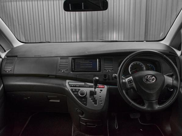 Toyota ISis I Рестайлинг с пробегом 2010 года, цена 1 270 000 рублей, 112707 км, минивэн, Автокод Объявления