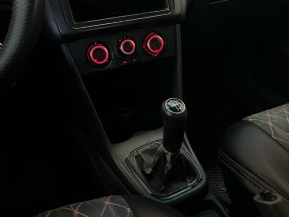 Volkswagen Polo V с пробегом 2014 года, цена 580 000 рублей, 281809 км, седан, Автокод Объявления