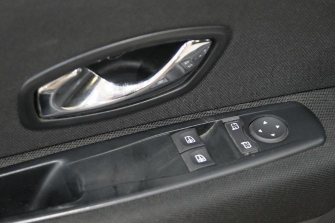Renault Fluence I Рестайлинг с пробегом 2013 года, цена 799 000 рублей, 114500 км, седан, Автокод Объявления