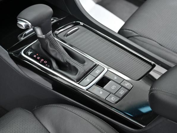 Kia Optima IV Рестайлинг с пробегом 2018 года, цена 1 649 000 рублей, 106000 км, седан, Автокод Объявления