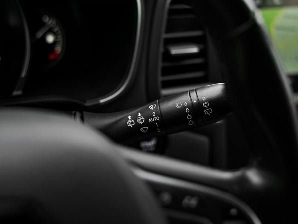 Renault Megane IV с пробегом 2017 года, цена 1 299 000 рублей, 134764 км, хэтчбек, Автокод Объявления