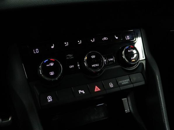 Skoda Karoq I с пробегом 2021 года, цена 2 449 000 рублей, 61308 км, внедорожник, Автокод Объявления