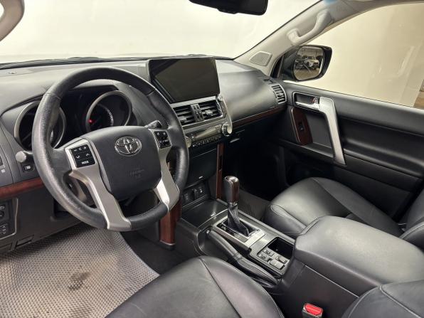 Toyota Land Cruiser Prado 150 Series Рестайлинг 1 с пробегом 2017 года, цена 3 987 000 рублей, 149838 км, внедорожник, Автокод Объявления
